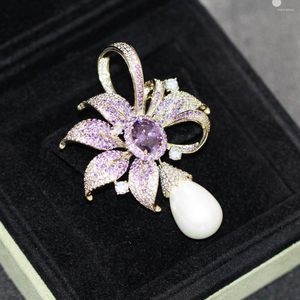 Broches 2022 Luxe paarse en gele bloemenbroche imitatie parel temperament dames corsage jas pin accessoires
