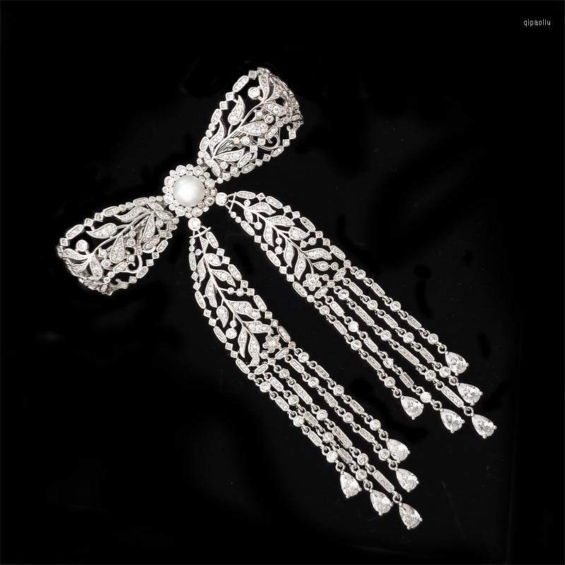 Broches 2023 élégant évider gland noeud broche brillant Zircon perle d'eau douce exquis nœud papillon broches femmes Corsage