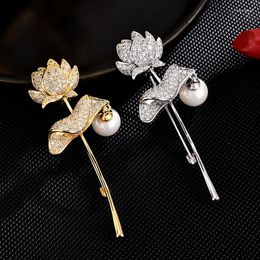 Broches 2023 luxe zircon cubique Lotus pour femmes avec perle cuivre Bijoux Broche broche robe Broche Femme Bijoux De Luxe