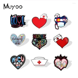 Brooches 2024 Arrivée La mode infirmière est une œuvre de coeur amour à la main épingle époxy en résine acrylique épingle à badge épingles