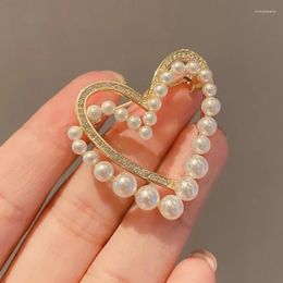 Broches 2024 Double couche Love Heart For Women Elegant Rhingestone Imitation Pearl épingles Pull Boucle de boucle cardigan bijoux