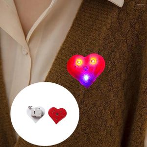 Broches 2024 Led Trouwbedankjes Liefde Hart Knipperlicht Badge/broche Pins Evenementfeest Valentijnsdag Geschenken Glow Supply