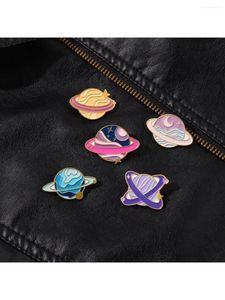 Brooches 5pcs Children's Cartoon Space Planet Série Univers japonais Univers en alliage Brooch Brooch adapté à l'usure quotidienne