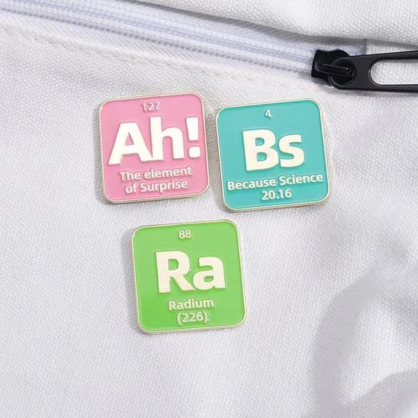 Broches ah bs ra émail épingle badge scolaire revers métal éléments broche alphabet enseignant scientifique en gros