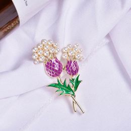 Broches legering paarse ananas Pearl -email Glazigde broche Plant Flowers Fashion Ladies Kleding Accessoires Golden