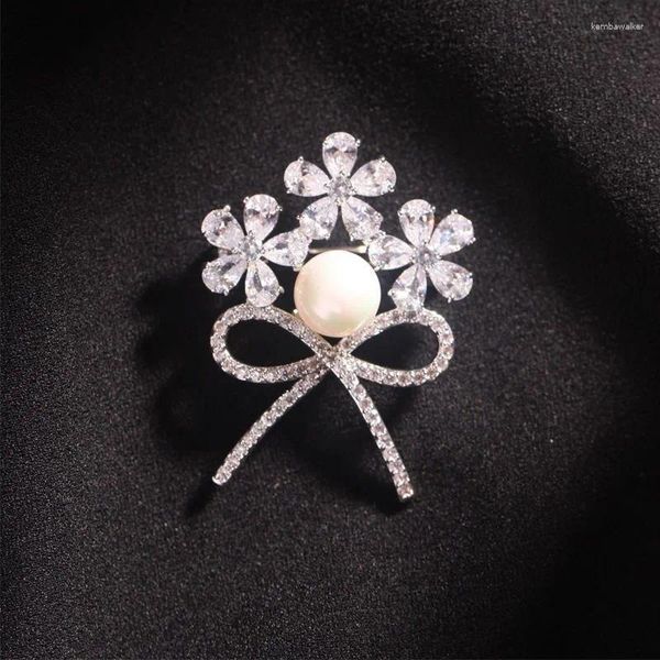 Broches Ansheli Elegant Pearl Bow Tie Zircon pour femmes Pins de couleur argentée Fashion Cordigan Bijoux Broche Cadeaux