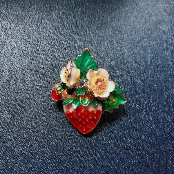 Broches Arrivée Charme mode Red Email Fruit Perle pour femmes mignon épingles de fleurs de fraises sucrées