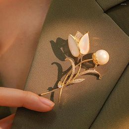 Spille Attraente spilla Distintivo di pregevole fattura Decorazione Abbigliamento abbinato Elegante fiore di strass