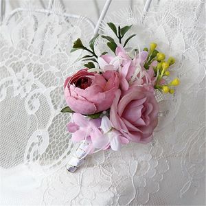 Broches AWAYTR Romantique Simulation Fleurs Corsages De Mariage Boutonnières Soie Rose De Bal Artificielle Poignet Accessoires