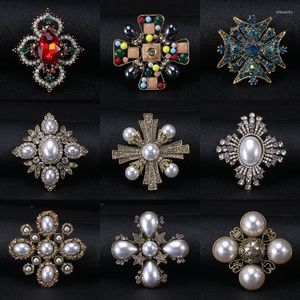 Broches Baroque haut de gamme Vintage perle broche broche en métal grand pour les femmes broches vêtements écharpe Clip bijoux