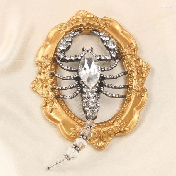 Broches Estilo barroco Rhinestone Exagerated Big Scorpion Pins for Women Men Vintage Retro Banquet Tray Accesorios