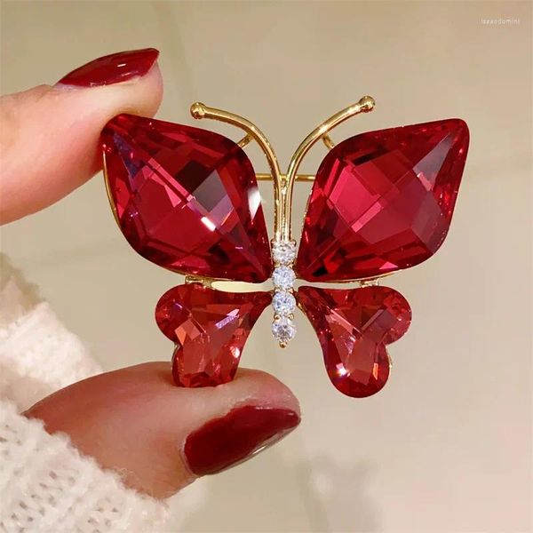 Broches papillon en cristal Rose rouge pour femmes, bijoux de luxe en Zircon élégant, épingle de manteau, cadeau de mariage, accessoires pour vêtements