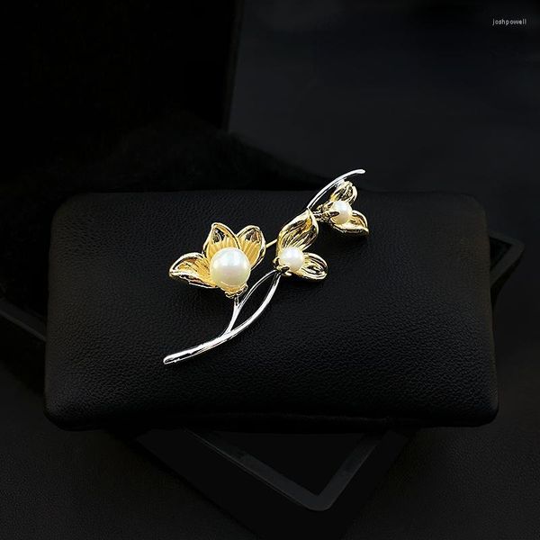 Broches de belleza de alta calidad, broche de loto para mujer, broche de flor elegante de estilo chino, adorno fijo para ropa, alfileres de joyería de perlas, regalos