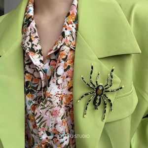 Broches grande araignée verte pour femmes, déclaration drôle et effrayante, bijoux bizarres, uniques, Cool, Punk, Streetwear