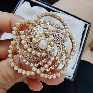Broches Big Imitation Pearl Camellia Flower Crystal Broche Bijoux Pour Femmes