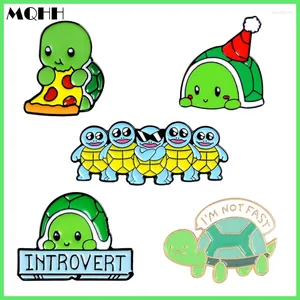 Broches dessin animé mignon animal vert émail broche tortoise chariot de Noël lunettes de soleil pizza pizza badge de cowboy sacs de vêtements