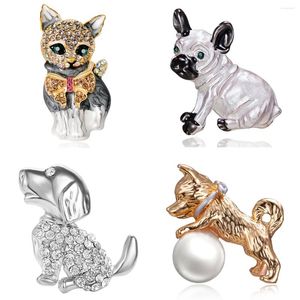 Brooches Cartoon Dog Collection pour les femmes Roisshinsone Animaux animaux Pet Emge Lapel épingles Badges de sac à dos Unisexe Bijoux de fête