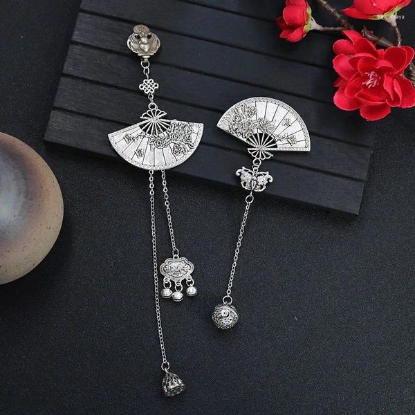 Broches Estilo chino retro flor de ciruelo abanico broche femenino Qipao botón presionado campana borla colgante Hanfu Pin cobre plateado