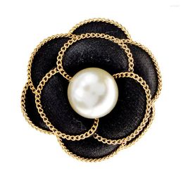 Broches Cindy Xiang Gold Line Camellia Pearl Flowerbroche Zwart -witte kleur Stoffen Pin Fashion Sieraden Bruiloftaccessoires