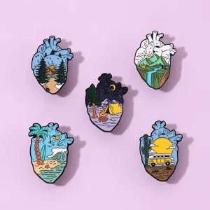 Broches en émail couleur cœur paysage, Badges de revers de Camping, Cactus de montagne Bus, bijoux cadeau pour amis d'aventure, vente en gros