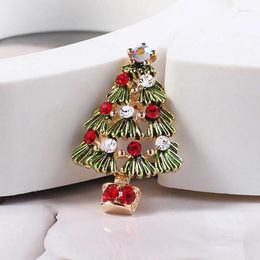 Broches coloridos árbol de Navidad para mujer, alfileres huecos de aleación creativos, joyería, abrigo, vestido, accesorios de fiesta