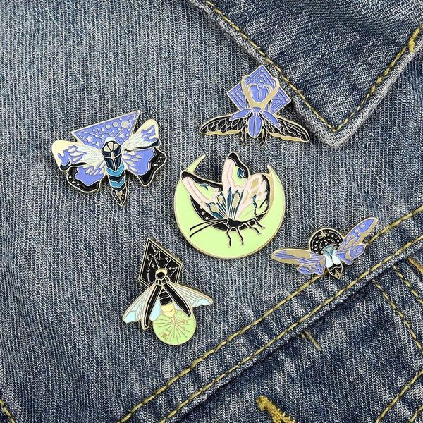 Broches Dessin animé créatif Noctilucent insecte émail broches luciole papillon papillon broche Badge à la mode charme revers bijoux cadeau pour les amis
