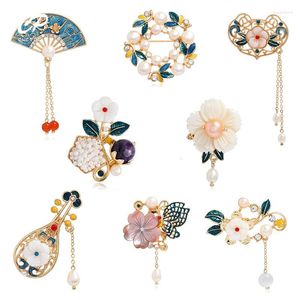 Broches Dise￱o creativo Fashion Fashion Natural Shell Flower Brooch Silk Silk Buffle Ropa de hebilla Femenina Pearl