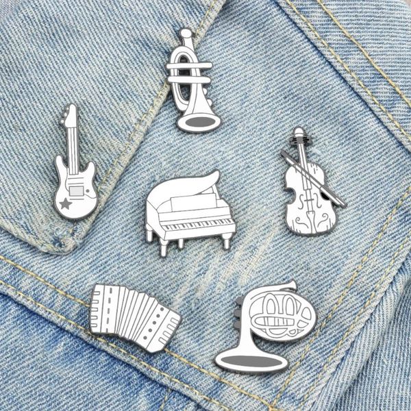 Broches Instrumentos musicales creativos Pins de esmalte Guitar Piano Violín Broche Blanco Bolso lindo Insignias de joyas Músico de joyas Regalos