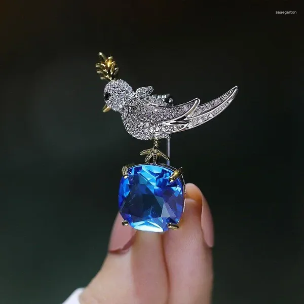 Broches de pájaro de cristal para mujer, abrigo de moda, accesorios de joyería, alfileres de solapa con personalidad de piedra, Animal de diamantes de imitación