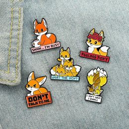 Broches en émail Animal de dessin animé mignon, citation drôle renard sacs à dos, épingles à revers, Badge en métal, bijoux cadeau pour amis, vente en gros