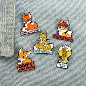 Broches con bonitos dibujos de animales, Pin esmaltado, cita divertida, mochilas de zorro, alfileres de solapa, placa de Metal, regalo de joyería para amigos, venta al por mayor