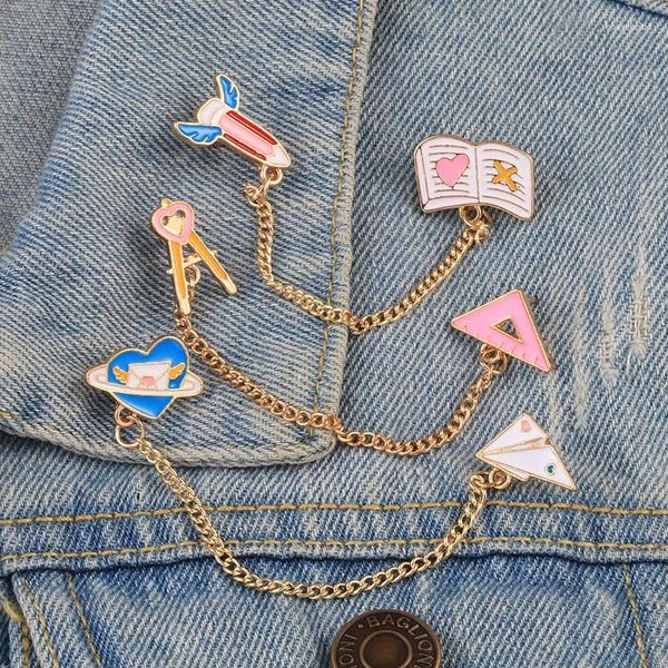 Broches Mignon chaîne broche avion crayon livre règle avion émail broche papeterie sac Badge Denim vestes épinglettes étudiant bijoux cadeau