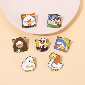 Broches mignon canard émail broche pistolet chien Bandana lapin stéthoscope trois tête amusant métal Badge Costume épinglette bijoux