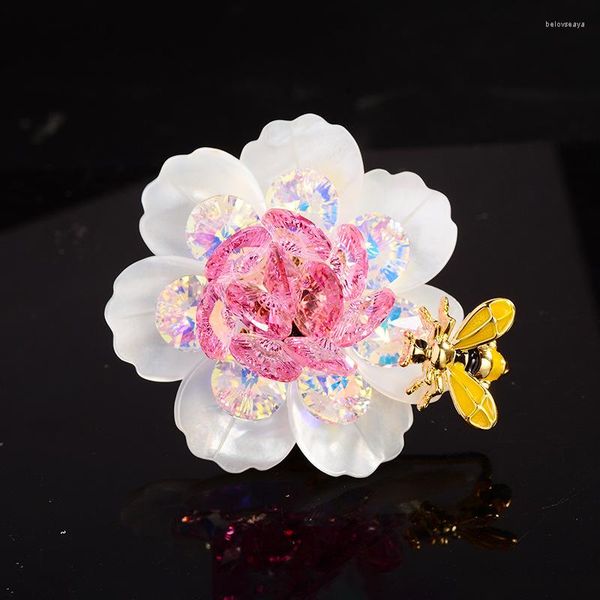 Broches fleur délicate femmes luxueux coquille naturelle abeille cristal Chic Broche vêtements accessoires épingles bijoux de mariage cadeaux