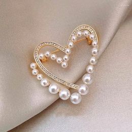 Broches Double couche en forme de cœur d'amour pour femmes, élégantes, strass, perles, épingles à revers, pull, Cardigan, boucle, bijoux