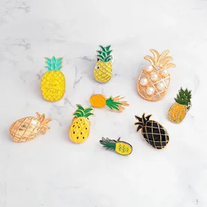 Broches con forma de gota de dibujos animados, alfileres esmaltados de piña, personalizado, amarillo, negro, comer fruta, joyería de solapa, regalo para amigos