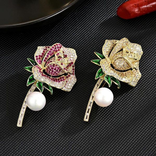 Broches élégantes en Zircon cubique, Roses, vêtements de luxe pour femmes, broche à fleurs, accessoires, vente en gros, bijoux tendance, ornement de perles