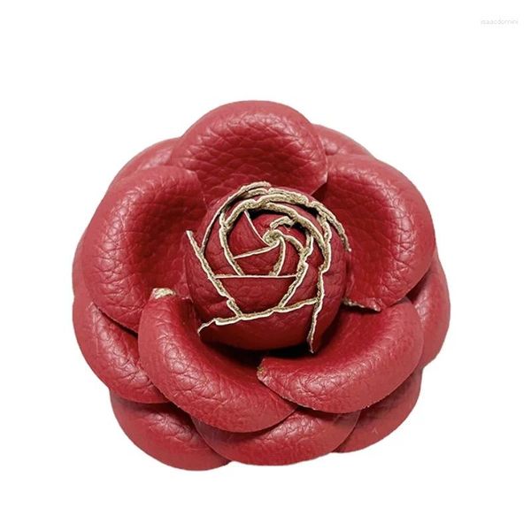 Broches élégant en cuir en cuir fleur de camélia pour les femmes fashion corsage lpael broches écharpe bouton insigne accessoires