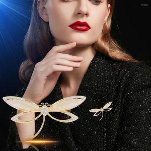 Broches élégantes tempérament de luxe Lady Cubic Zirconia Dragonfly Brooch Crystal Fashion Metal Pin Gift Party Robe Accessoires
