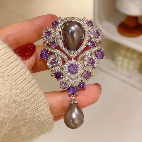 Brooches Elegant Purple Brooch Fomen Fomen habiller le soir de la soirée Bijoux de luxe Cumbic Zirconia Pearls Drop épingles Gift Mom