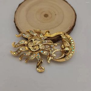 Brooches European et American Retro Art Niche Design exquis Craft Sun Moon Facial Brooch