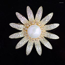 Broches Europese en Amerikaanse stijl imitatie schelp parel corsage mode schattige zon bloem broche elegante accessoires vrouwelijk