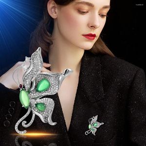Broches Fashion exquise Elegant Emerald Crystal Jewelry Butfly Broch Badge Classic Ladies Party Dress Suit haut de gamme Pin de gamme