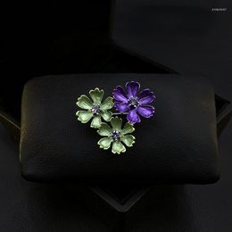 Broches Exquis haut de gamme trois petites fleurs broche femmes costume broche Corsage rétro pull accessoires strass bijoux émail broches