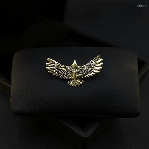 Broches Exquisite Retro Bird Broche Pequeno Suit Corsage Pin Para Homens Casaco Flying Animal Pins Lucky Gifts Jóias Vestuário Acessórios