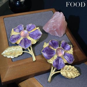 Broches exquises femmes hommes de couleur violette pins de fleur opale émail badges de plante cristalline pour le corsage de la fête de l'homme homme