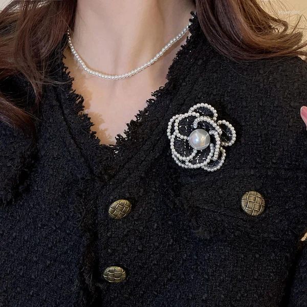 Broches en tissu perle camélia fleur broche coréenne C Corsage chemise col épingles bijoux de mode cadeaux pour femmes accessoires