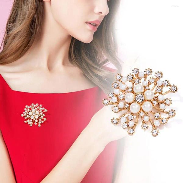 Broches Fashion Crystal Robe de mariée broche broche exquise étincelante en nage de perle de perle de neige sac à dos banc de bijoux pour femmes bijoux