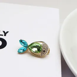 Brooches Fashion Green Fish Crystal Creative Brooch brillant Colorful Cute Animal Clothing Pin
