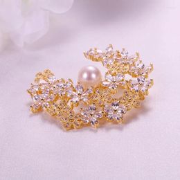 Broches Mode haut de gamme broche pour femmes strass écharpe boucle fleur poitrine délicat romantique perle d'eau douce ornement